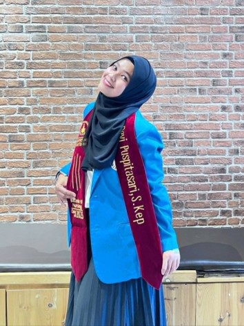 Contoh Foto Wisudawan