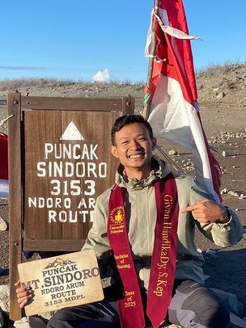 Contoh Foto Wisudawan